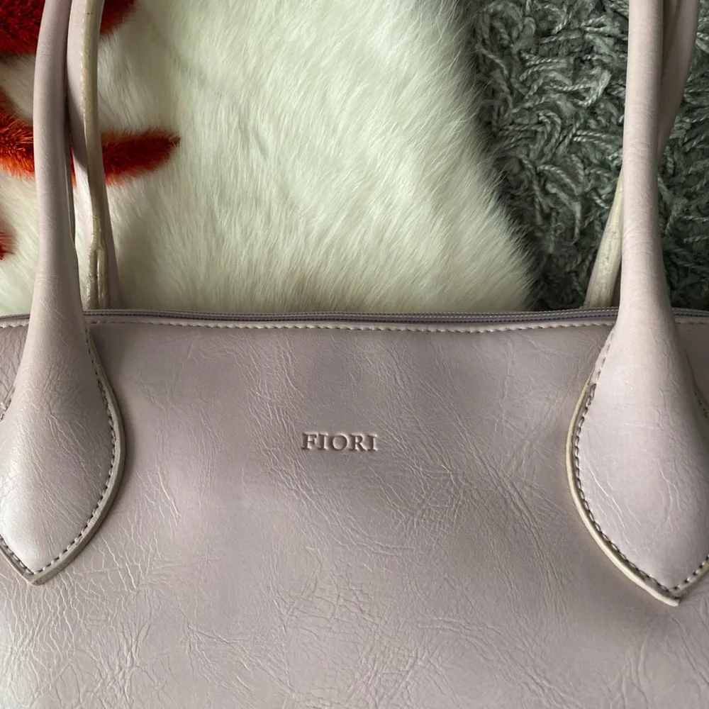 FIORI Leather Shoulder Bag - Picture 3 of 9